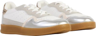 Sneakers met veters
