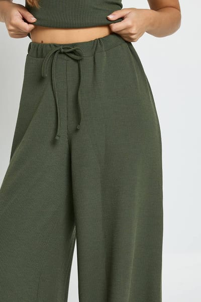 boohoo Dames Crinkle Rib Broek met Wijde Pijpen | Kaki | Maat: 42