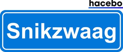 Hacebo - Plaatsnaam Sticker - 29x10 CM - Snikzwaag sticker - Verkeersborden sticker - grappige cadeaus - Snikzwaag