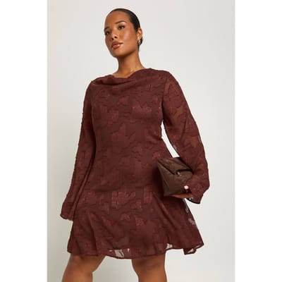 boohoo Dames Plus Burnout cowl-hals voorzijde ruche skaterjurk | Chocolate | Maat: 16