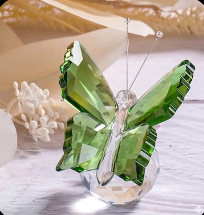 Cadeau - Groene vlinder op bol van kristal - kado - Geschenk - Verjaardag - Troost - Decoratie - Kado - Geschenk - Liefde -Troost