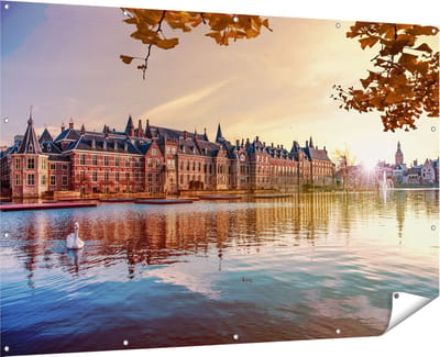 Gards Tuinposter Binnenhof Gebouw in Den Haag - 180x120 cm - Tuindoek - Tuindecoratie - Wanddecoratie buiten - Tuinschilderij