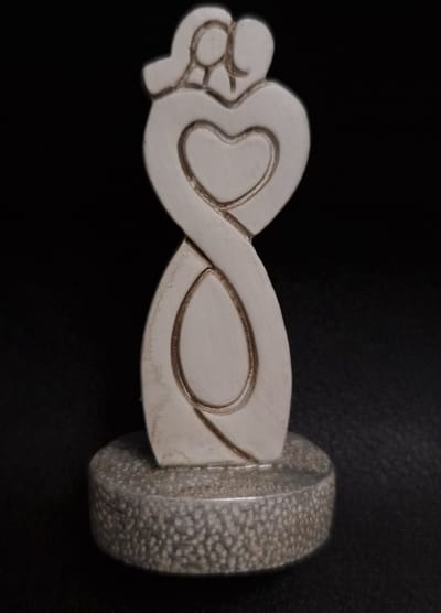 beeldje Verliefd Koppel - Decoratieve Figuur van ongeveer 6 cm als Symbool van Liefde & Geluk moederdag / vriendschap / / liefde / verjaardag / cadeau/ Oneindige Liefde