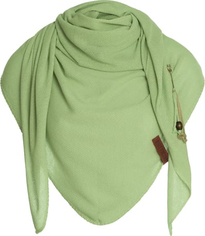 Knit Factory Lola Gebreide Omslagdoek - Driehoek Sjaal Dames - Katoenen sjaal - Luchtige Sjaal voor de lente, zomer en herfst - Spring Green - Licht Groen - 190x85 cm - Inclusief sierspeld