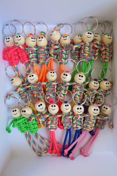 Gelukspoppetjes Regenboog Licht 25 Mix Sleutelhangers
