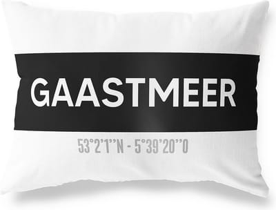 Tuinkussen GAASTMEER - FRIESLAND met coördinaten - Buitenkussen - Bootkussen - Weerbestendig - Jouw Plaats - Studio216 - Modern - Zwart-Wit - 50x30cm