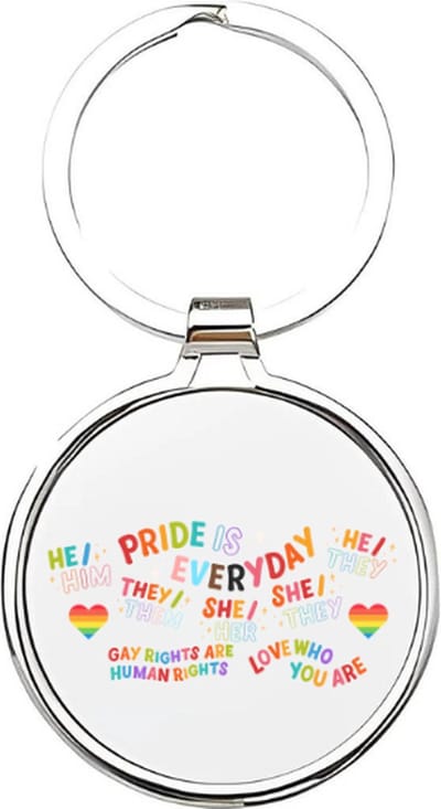 Akyol - pride Sleutelhanger - Lgbt - equity - pride sleutelhanger - regenboog - gay - lesbian - trans - cadeau - feestdag - verrassing - respect - equality - 4 x 7,5 CM