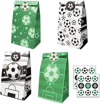 Dailygoods- Papieren Voetjes 24 Stuks - Voetbal Cadeauzakjes - 4 Patronen - Herbruikbaar - Grote Inhoud - 12,8 x 8 x 24 cm