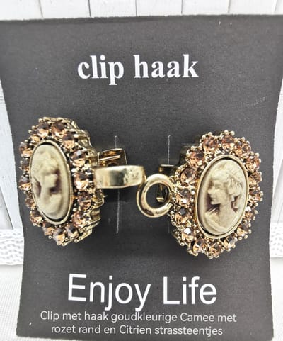 Vestsluiting - clip met haakje - Camee - met schitterde citrien kleur kristal rand voor - vest - sjaal - omslagdoek in kleur antiek goud look.