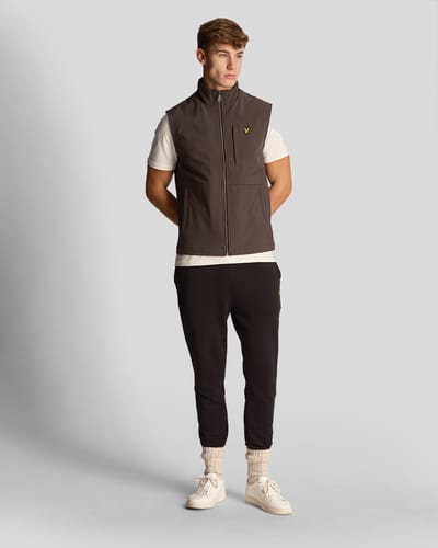 Softshell donkergrijs giletjack met logo van Lyle & Scott