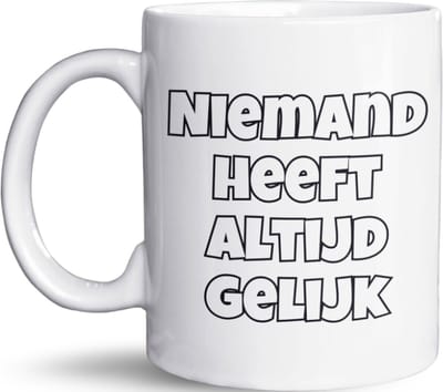 NietMokken.nl - Grappige mok - Niemand heeft altijd gelijk / Behalve ik dan - Dubbelzijdig bedrukt - Leuke beker als cadeau voor collega, vriend of familie - Keramische tas, vaatwasser- en magnetronbestendig
