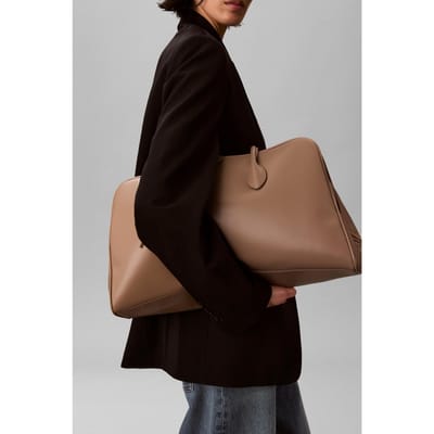 Calvin Klein Emblem Trio Large Tote Desert Taupe Taglia: OS | Borse a mano Outlet | Donna | Nero
