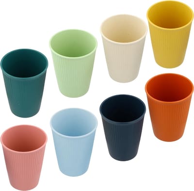 Set van 8 stapelbare hardplastic bekers van 350 ml, ideaal voor koffie, thee en water, temperatuurbestendig van -20 °C tot 120 °C, herbruikbaar en kleurrijk