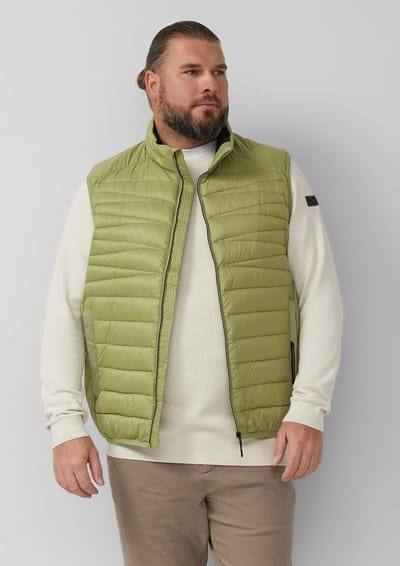 s.Oliver - male - Warm gewatteerd vest met opstaande kraag en contrasterende details