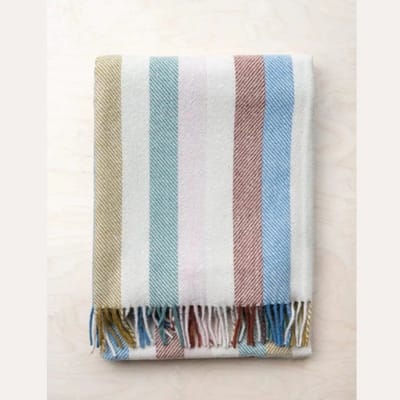 Kniedeken Gestreept Regenboog - Gerecycled Wol - 72x190 - TBCo Scotland