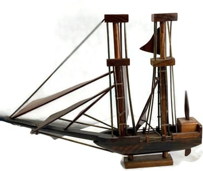 houten beeld / houten sculptuur / houten schip / hangemaakt houten kunst / Bali Indonesie houten schip