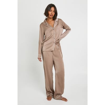 boohoo Dames Pyjamasset met lang mouwshirt en broek met satijnen pijpdetail | Mokka | Maat: 38