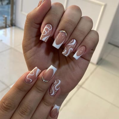 Dailygoods- Kunstnagels 24 Stuks - Medium Vierkante Plaknagels - Franse Kant met Strassteentjes - Acryl ABS - Eenvoudig in Gebruik - DIY Nagelstudio - Valse Nagels