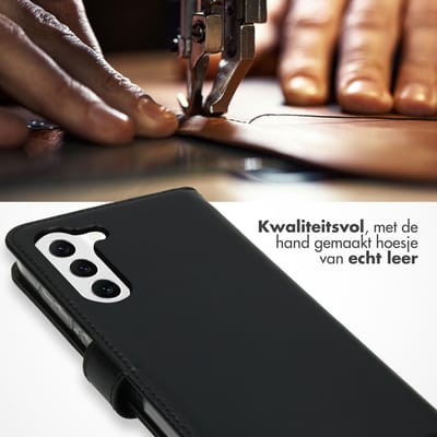 Selencia Hoesje - Geschikt voor Samsung Galaxy S23 - Echt Lederen Bookcase - Zwart