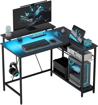 Omkeerbaar hoekbureau, computerbureau met ledverlichting, 2 stopcontacten en 2 USB-poorten, en verstelbare opbergmand, 107x80x90cm, zwart