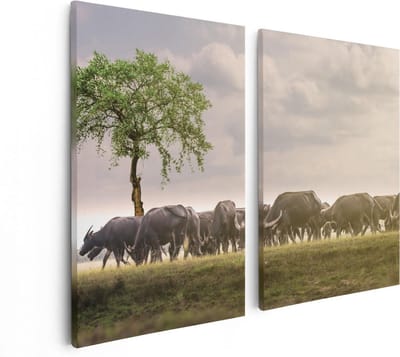 Artaza Canvas Schilderij Tweeluik Kudde Buffels bij een Boom - 80x60 - Foto Op Canvas - Canvas Print
