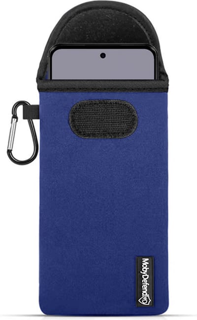MobyDefend Hoesje - Geschikt voor Motorola Moto G13 / G23 / G53 - Neopreen Pouch Met Karabijnhaak - Insteek - Riemlus - Blauw