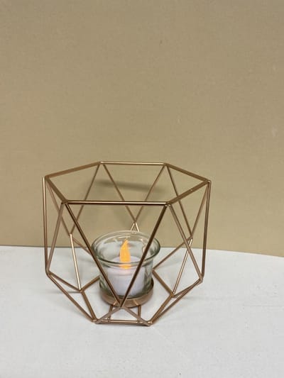 Industriele metalen theelichthouder - koper kleurig - met LED flame theelicht - hoogte 12 cm x 14 x 0.5 cm - Woonaccessoires