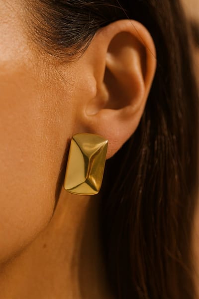Lundholm Oorknopjes Dames Grote oorbellen goud - Oorstekers groot – Premium Stainless Steel Oorbellen Goud Verguld Jewellery – Thora My Serie – Goudkleurige Statement Studs (1,8 × 2,9 cm) – Inclusief Luxe Geschenkverpakking