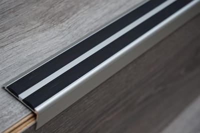 ALUMINIUM ANTISLIP TRAPPROFIEL ZILVER A37 X 36x 20 x 0,90cm x (set van 15 stuks)MET DOUBLE RUBBER