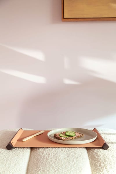 Angled Tray S roze | aluminium design dienblad en organizer