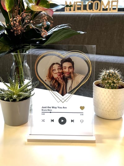 Spoti Love Frame Goud- Spotify Plexiglas plaat inclusief standaard - 30x20cm - Gepersonaliseerd met foto en tekst