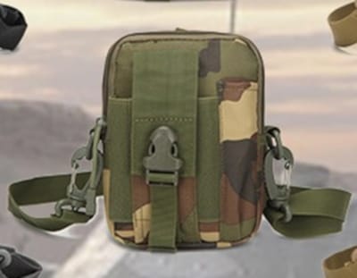 T24-D09 : Schouder & Heuptasje, aan riem of koppel, groene camouflage, draagriem