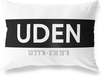 Tuinkussen UDEN - NOORD-BRABANT met coördinaten - Buitenkussen - Bootkussen - Weerbestendig - Jouw Plaats - Studio216 - Modern - Zwart-Wit - 50x30cm