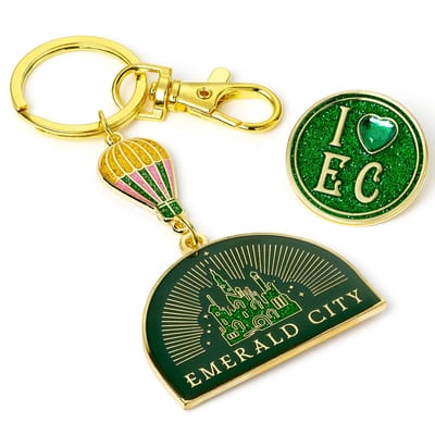 The Carat Shop - Wicked Emerald City Hete luchtballon sleutelhanger & speld cadeauset