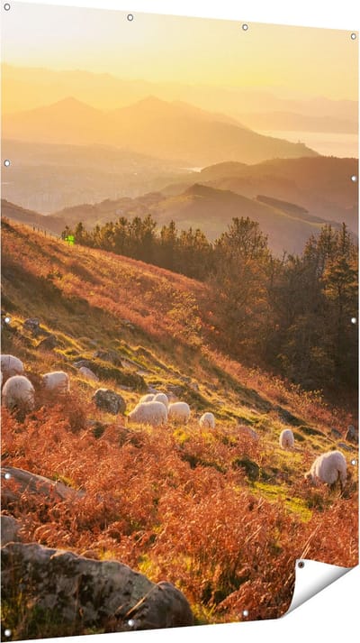 Gards Tuinposter Schapen in de Bergen - 120x180 cm - Tuindoek - Tuindecoratie - Wanddecoratie buiten - Tuinschilderij