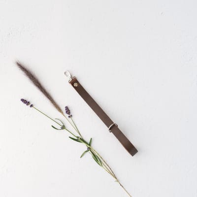 The Leather Rebel Polsband S/M – Leren Polsriem – Camera – Handgemaakt