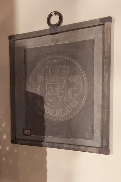 Kalkdoek| schilderij| kalkschilderij| kalkdoek met embleem Nederlandse GULDEN