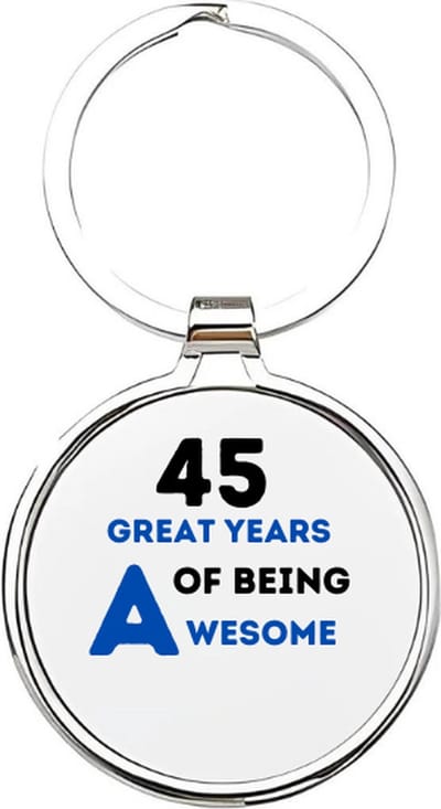Akyol - 45 great years of being awesome Sleutelhanger - Verjaardag - jarigen - jarig - jarige - 45 jaar - verjaardagscadeau - cadeau voor een jarige - feest - cadeau - cadeautje - verjaardagscadeautje - 4 x 7,5 CM