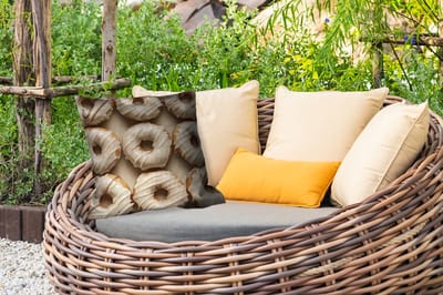 Buitenkussen - Donuts - Chocolade - Wit - Beige - 45x45 cm - Weerbestendig