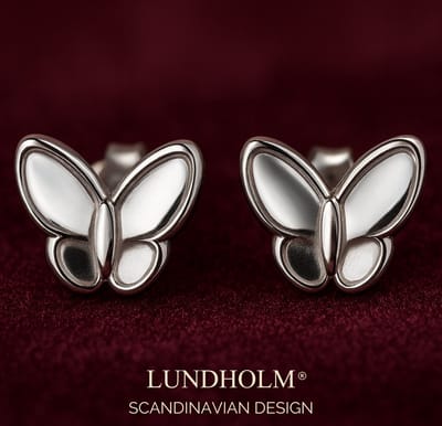 Lundholm Oorknopjes Vlinder - Premium Stainless Steel Jewellery - Kleine Zilver kleurige Oorbellen (0.6 cm) - Cadeautje my - Luxe Geschenkverpakking