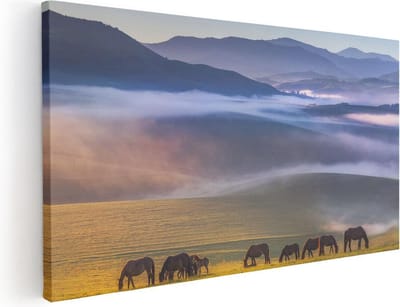 Artaza Canvas Schilderij Paarden - 40x20 cm - Klein - Wanddecoratie Landschap - Muurdecoratie Bergen In De Mist - Schilderijen Op Canvas Natuur