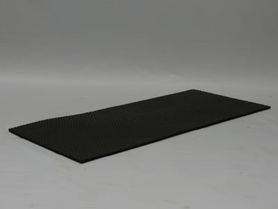 Hundos Antislip mat rubber 6 mm 96 x 43x0,8 cm. voor autobench 80120 / 72862 / 80124 2x nodig / 80125 2x nodig
