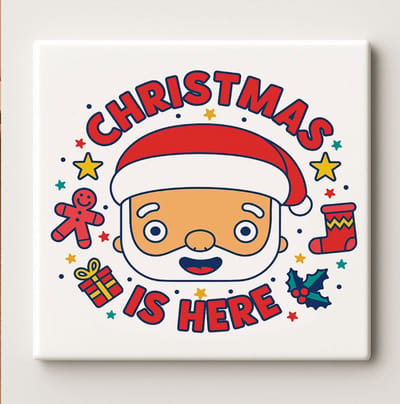 Keramische Kersttegel 15x15cm – “Christmas Is Here” Kerstman Ontwerp – Feestelijke Kerst Muurdecoratie & Cadeau voor Huis