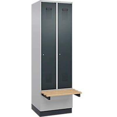 C+P Evolo Plus garderobekast, 2 vakken van elk 300 mm breed, sokkel, zwevende bank, B 600 x D 815 x H 1950 mm, cilinder, blank aluminium/antracietgrijs