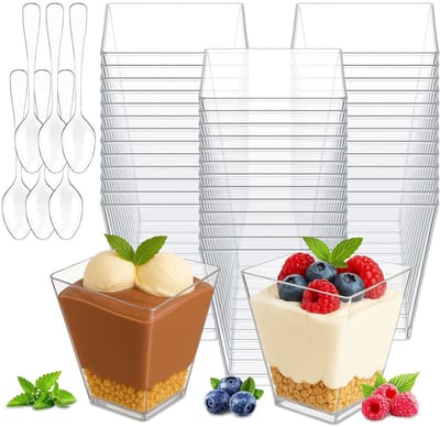Mini dessertbekertjes - set van 100 stuks - 50 vierkante bekertjes van 200 ml + 50 lepels van 5 cm - vierkante bekertjes - moussebekertjes - puddingbekertjes - transparant plastic - duurzaam - perfect voor verjaardagen, bruiloften en feesten