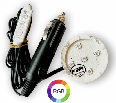 POPPY GRACE MATE® RGB LED Lampje met Aanstekerplug – 12-24V – Dimbaar – 10 Kleuren & Patronen – Voor Auto, Vrachtwagen en Tractor