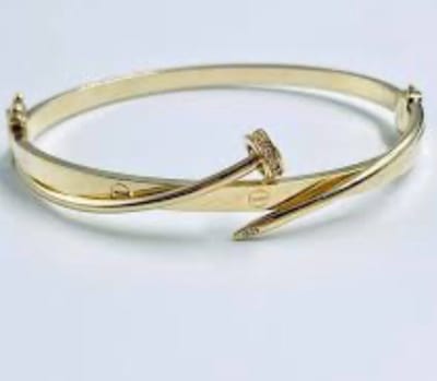 Goudkleurige RVS Armband – Luxe Design met Spijkerlook & Zirkonia Steentjes – Unisex – Modieuze Sieraad Cadeau