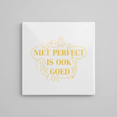 Niet Perfect Is Oké Tekst Tegel – Positieve Minimalistische Woondecoratie – Keramische Tegel 15 x 15 cm