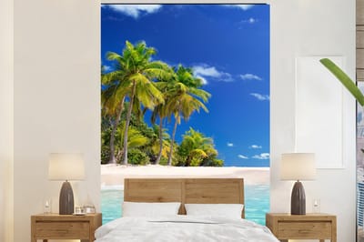 Behang - Fotobehang Strand - Zee - Palmboom - Zon - Zomer - Breedte 170 cm x hoogte 260 cm