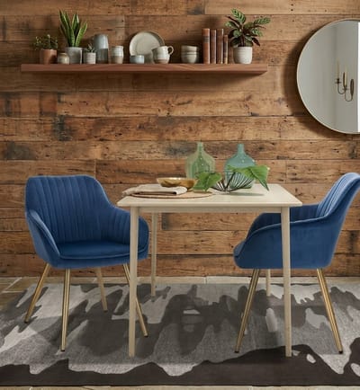 Velora Luxe Fluwelen Eetkamerstoel met Armleuningen Blauw – Ergonomische Design Stoel met Metalen Poten – 81x49x43 cm – Casa Serena – Casa Dorada
